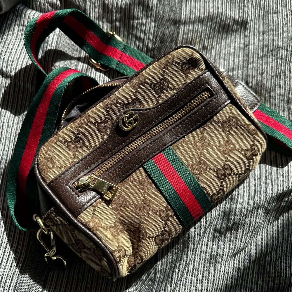 Faux purse. EUC.